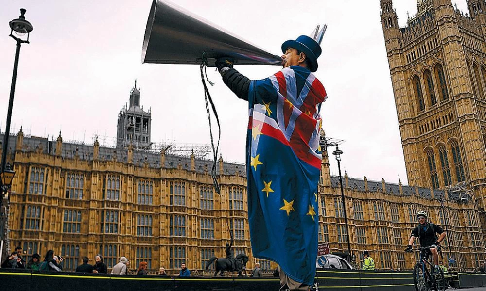 "Βουτιά θανάτου" κατέγραψε η Βρετανική οικονομία: Συρρίκνωση ρεκόρ 9,9%